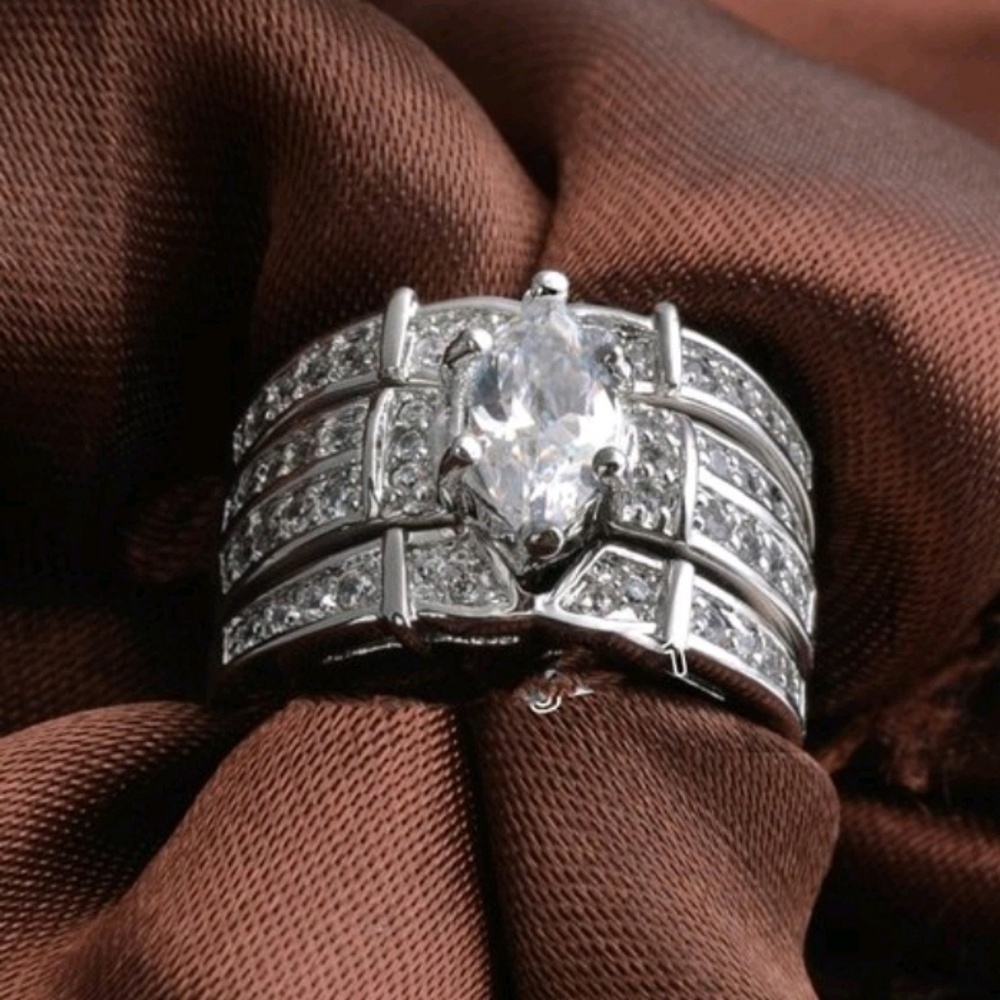 Beautiful 3 piece wedding set - Picture 3 of 3